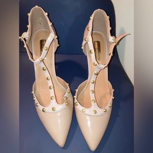 Halogen Size 8.5 Cream/ Nude Valentino style T strap sandal